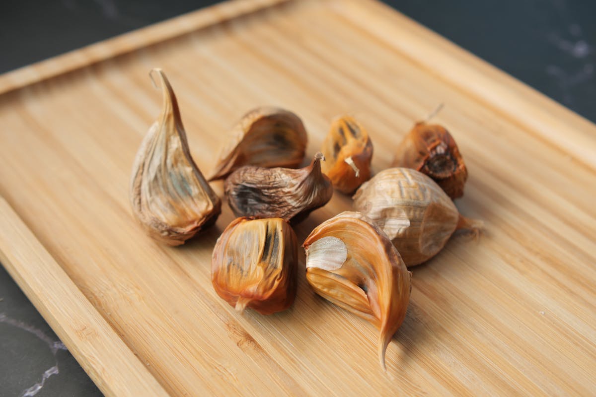 Mỗi ngày ăn mấy củ tỏi đen là đủ, ăn nhiều có hại?
