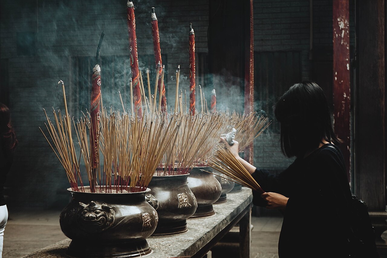 Vòng tay phong thuỷ: Cách chọn và đeo đúng tay
