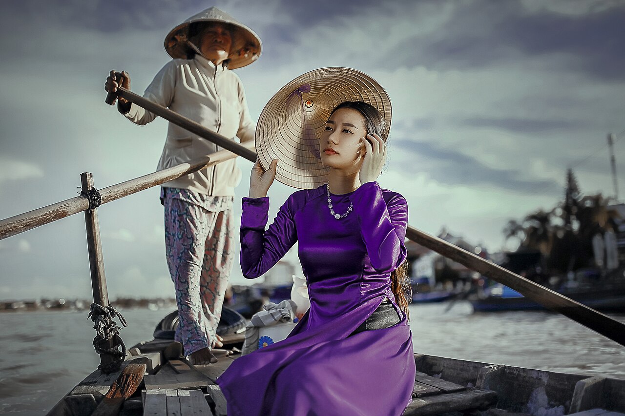 Phong tục hái lộc đầu xuân: mang điều may mắn về nhà ngày Tết