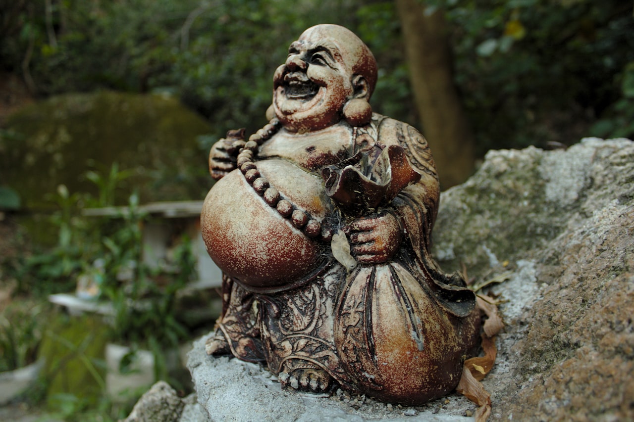 Chuông gió phong thủy treo trước hiên nhà