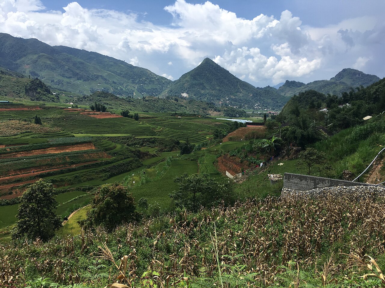 Phong cảnh làng quê miền núi phía Bắc Việt Nam