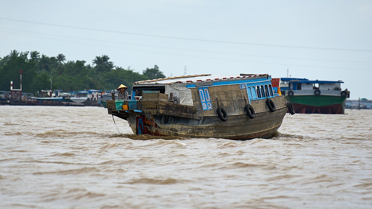 Thuyền trên sông nước miền Tây Nam Bộ